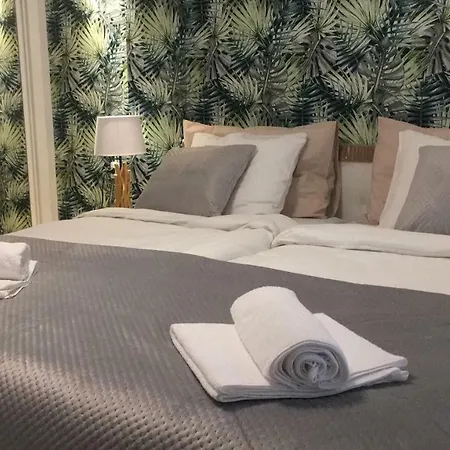 Tropicana Apartment *